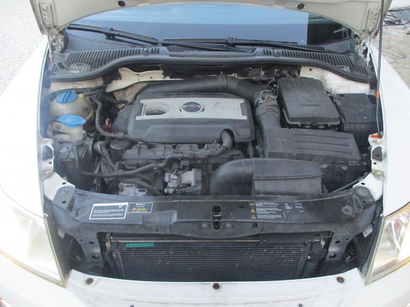 Škoda Octavia 2.0 TSi RS +sada kol - fotka 26 z 31
