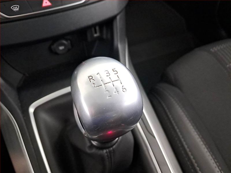Peugeot 308 (2018) Active 1.2 PureTech, ČR,1.maj - fotka 16 z 20
