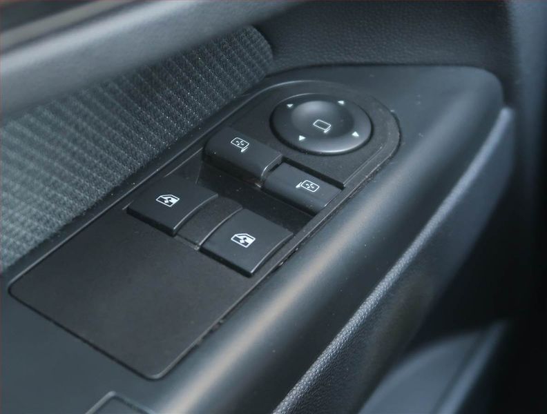 Opel Zafira (2006) 1.6, 7 míst, jezdí dobře - fotka 16 z 18