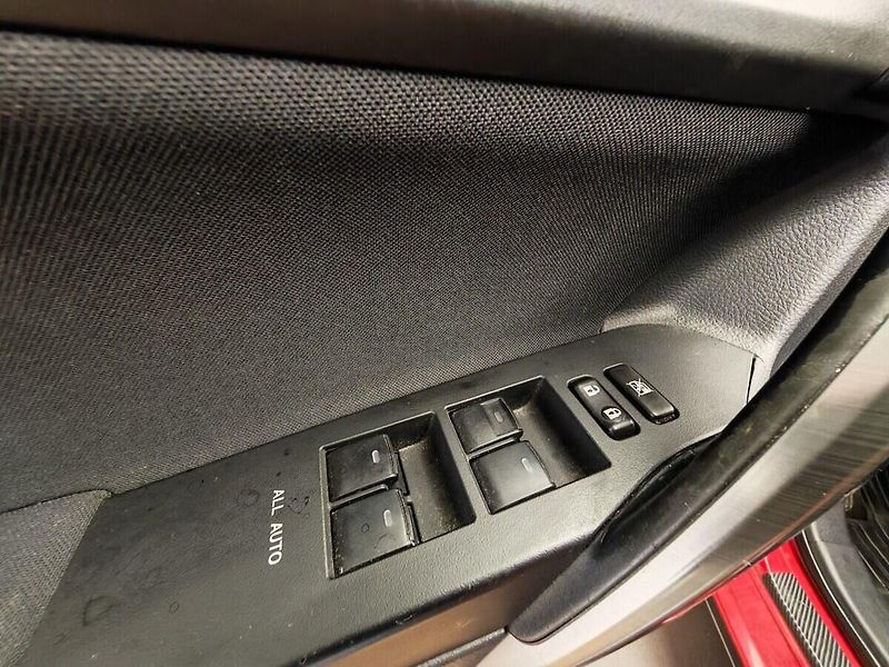 Toyota Auris 1.3 Dual VVT-i Active - fotka 16 z 30
