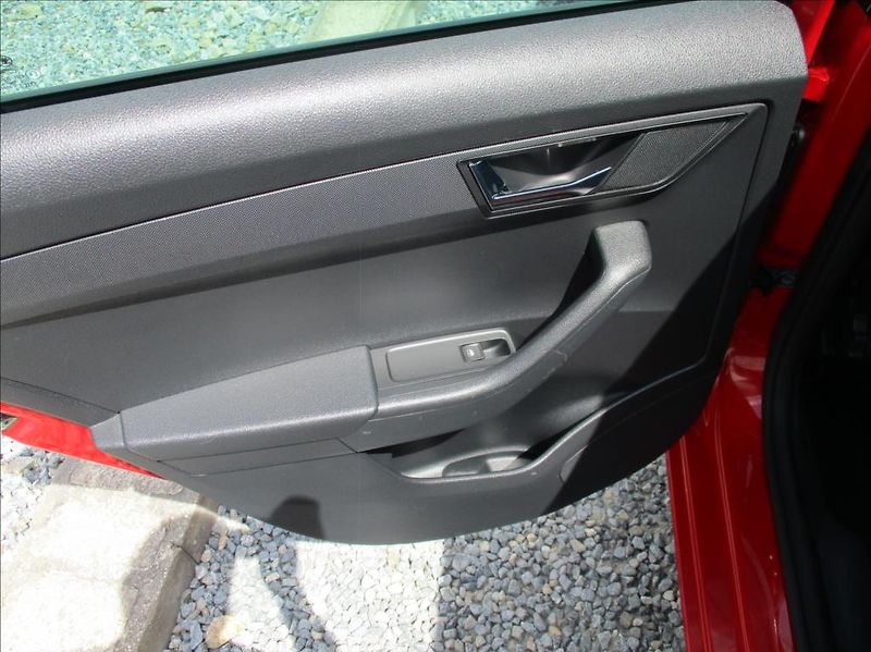 Škoda Fabia 1,0 TSI, serviska,DPH,1.maj,CZ - fotka 15 z 39