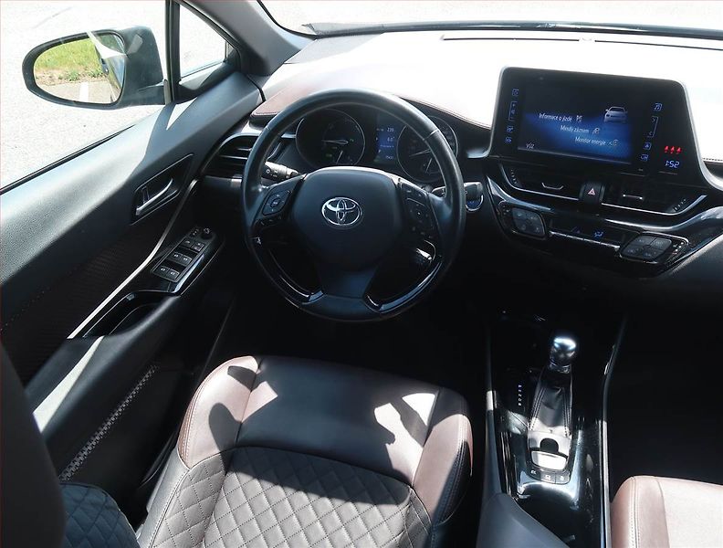 Toyota C-HR (2018) 1.8 Hybrid - fotka 7 z 18