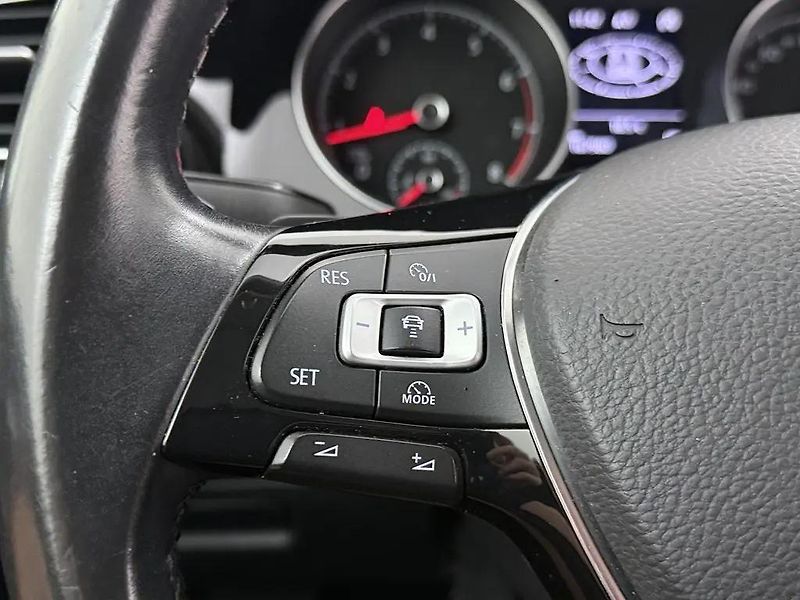 Volkswagen Golf 1.4TSI DSG Highline ACC 1.Maj  - fotka 5 z 11