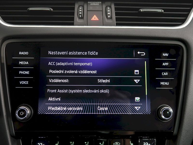 Škoda Octavia (2019) LAURIN&KLEMENT 2.0TDI 110KW DS - fotka 30 z 48