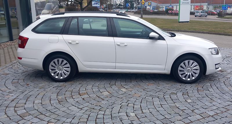 Škoda Octavia 1.4 TSI Ambition 103kW - fotka 3 z 26