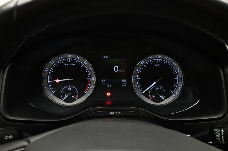 Škoda Karoq 1,6 TDI 85 kW Ambition Záruka - fotka 16 z 30