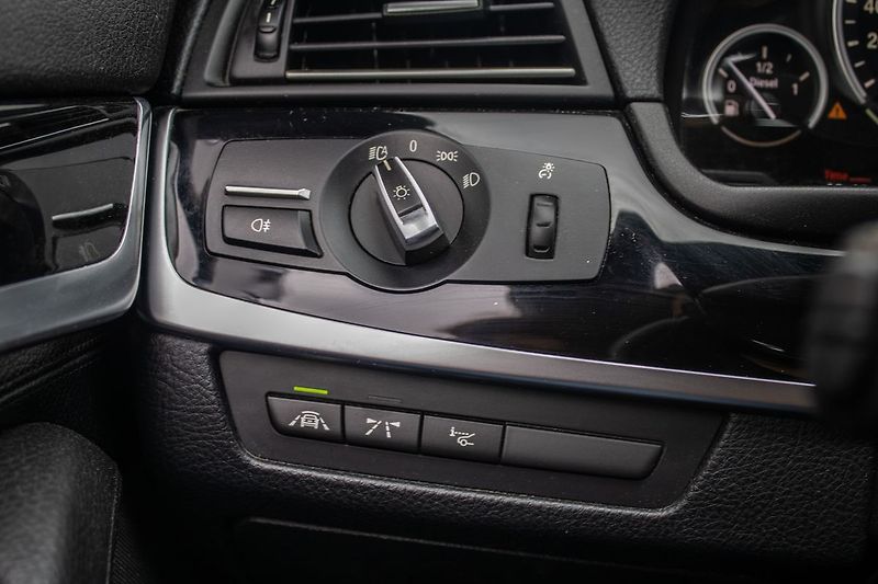 BMW Řada 5 M550d Xdrive - fotka 18 z 21