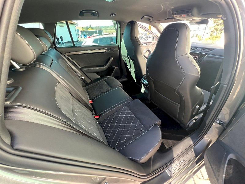 Škoda Superb (2024) kombi SportLine 2.0 TDI 147 kW - fotka 20 z 40