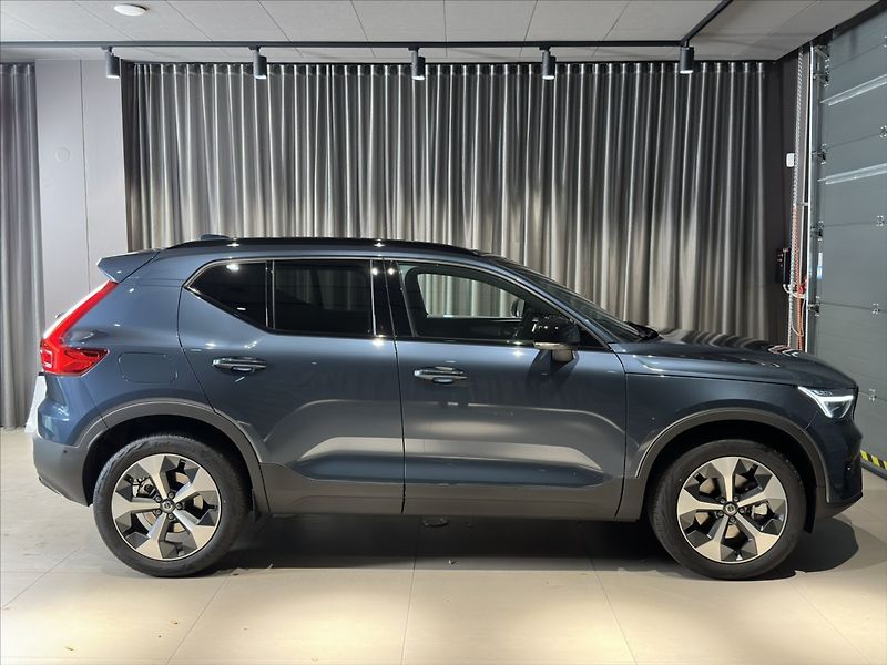 Volvo XC40 (2026) 2,0 B4  Ultra - fotka 3 z 33