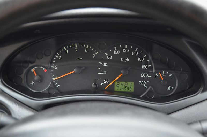 Ford Focus (2004) 1.6i Zetec 74kW / ČR / 115tkm - fotka 21 z 28