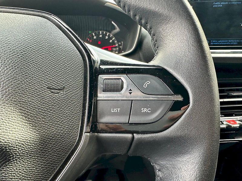 Peugeot 2008 (2024) 1.2 74 kW PureTech - fotka 11 z 25