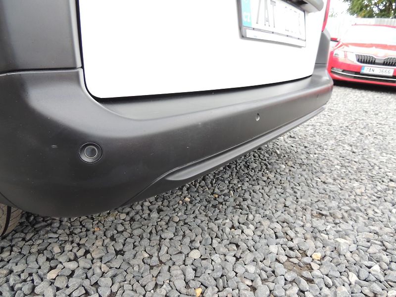 Citroën Berlingo (2019) 1.2Puretech,Live,81kw,ČR,1.maj - fotka 13 z 55