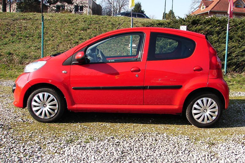 Peugeot 107 1.0i 68PS 5-dv. KLIMA-ZADÁNO! - fotka 9 z 31