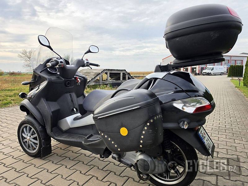 Piaggio MP3 250 LT (2009) - fotka 14 z 20