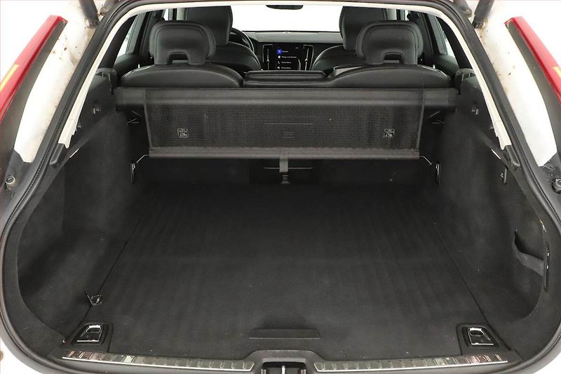 Volvo V90 (2019) Cross Country - fotka 11 z 21