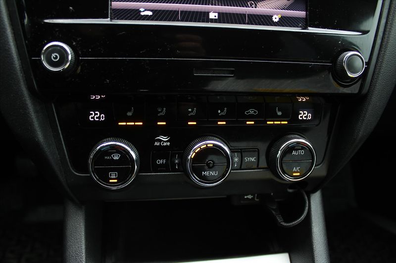 Škoda Octavia 1.6 TDI 85kW LED SERVIS KN. ČR - fotka 18 z 20