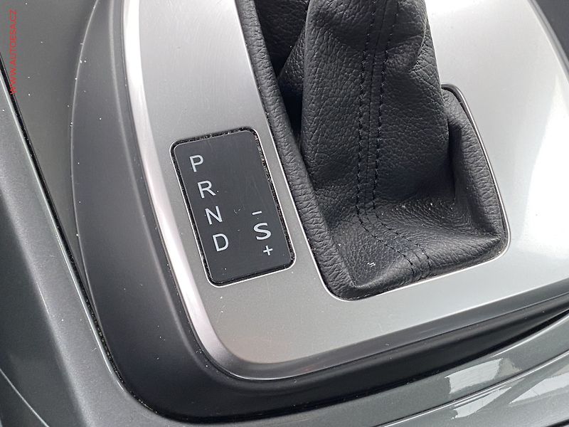 Ford C-MAX (2013) 2.0 TDCi, AT, xenon, autoAC - fotka 14 z 19