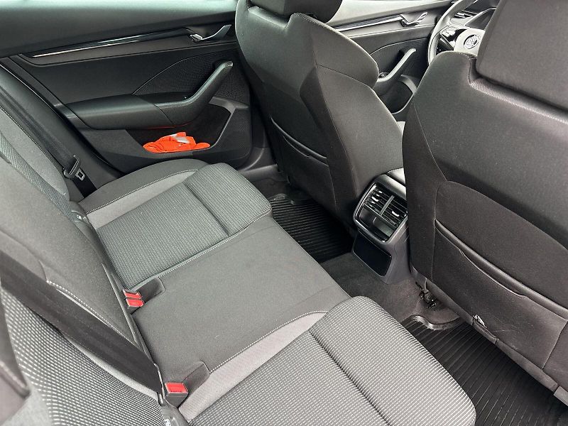 Škoda Octavia (2021) Combi 2.0 TDI Ambition+ - fotka 10 z 32