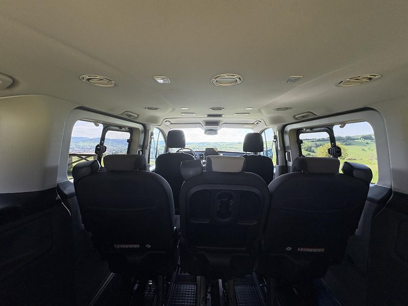 Ford Tourneo Custom (2021) 2,0 EcoBlue  - fotka 7 z 23