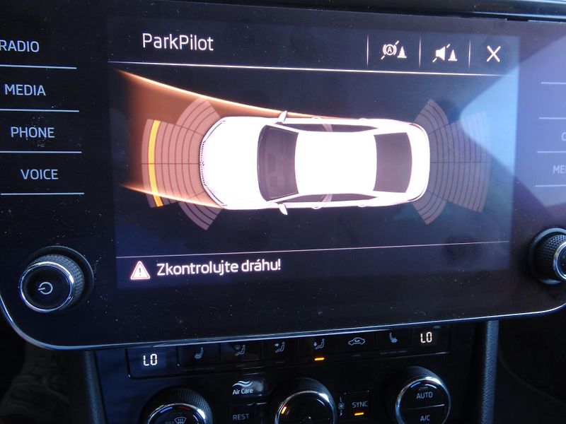 Škoda Superb 2.0TDi DSG Taž.zař. Plná nádrž - fotka 10 z 41