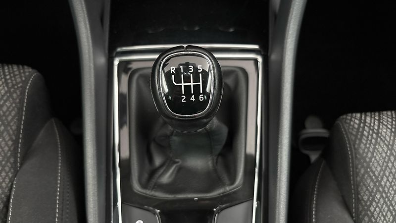 Škoda Karoq 2.0 TDI Style - fotka 23 z 27
