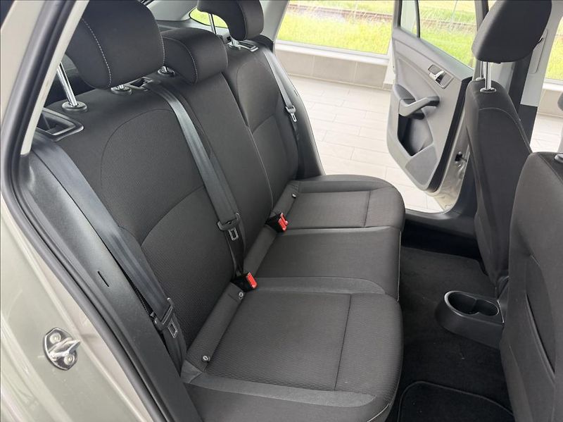 Škoda Rapid 1,2 TSI NAVI,Climatronic - fotka 24 z 28