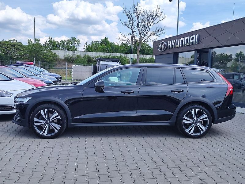 Volvo V60 B4/145kW AWD Auto Plus My24 - fotka 8 z 36