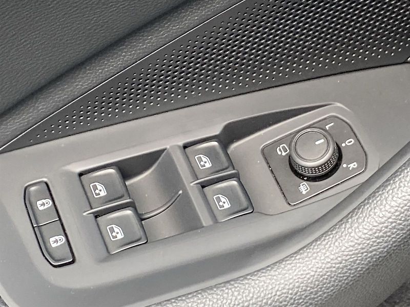 Škoda Superb (2025) Combi iV 1.5 TSI DSG SportLine - fotka 23 z 40