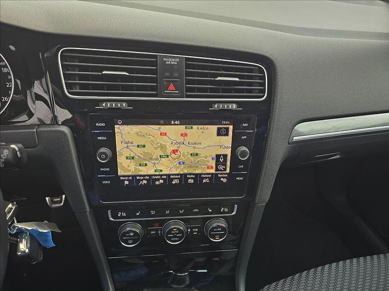 Volkswagen Golf VII 1,4TSi R-Line NAVI ALU - fotka 17 z 43