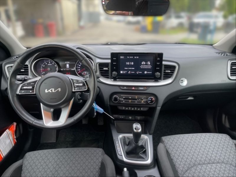 Kia Ceed 1,5 T-GDI 118 Spin - fotka 9 z 11