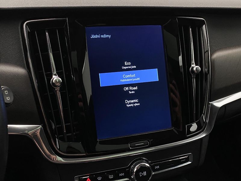 Volvo V90 CC T5 AWD MOMENTUM REZERVACE - fotka 40 z 46