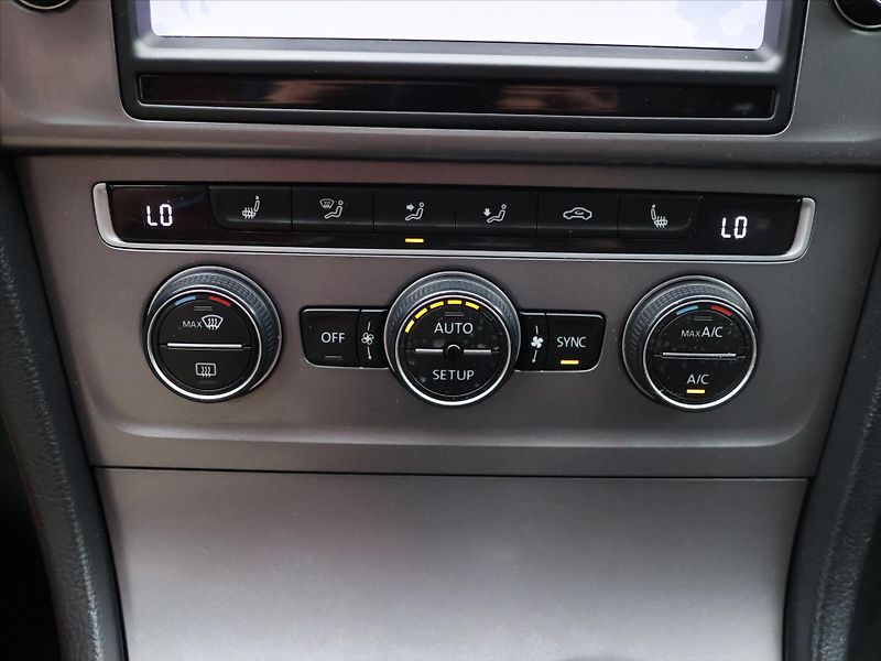 Volkswagen Golf Variant 1,6 TDI 77kW Aut.klima Navi - fotka 17 z 25