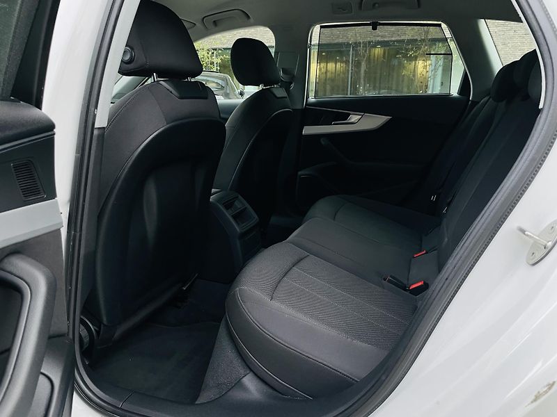 Audi A4 3.0TDI AUT KAMERA SERVISKA  - fotka 31 z 45