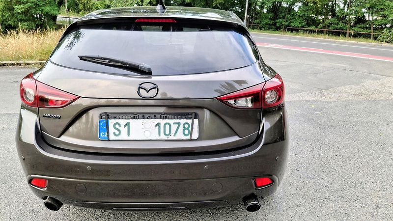 Mazda 3 benzin 121 kw sport line - fotka 24 z 49