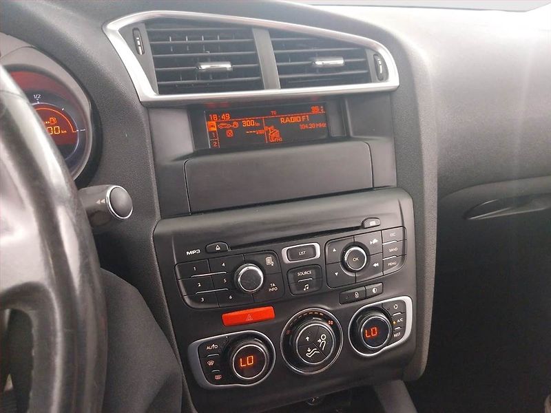 Citroën C4 (2011) 1.6 VTi, nová STK, Tažné - fotka 12 z 18
