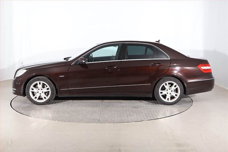 Mercedes-Benz Třídy E (2012) Avantgarde E 220 CDI, Automat - fotka 3 z 22