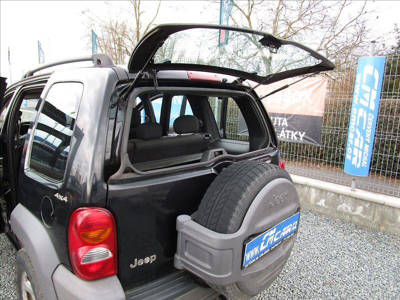 Jeep Cherokee 2.5CRD 4x4, Sport, Klima - fotka 30 z 39