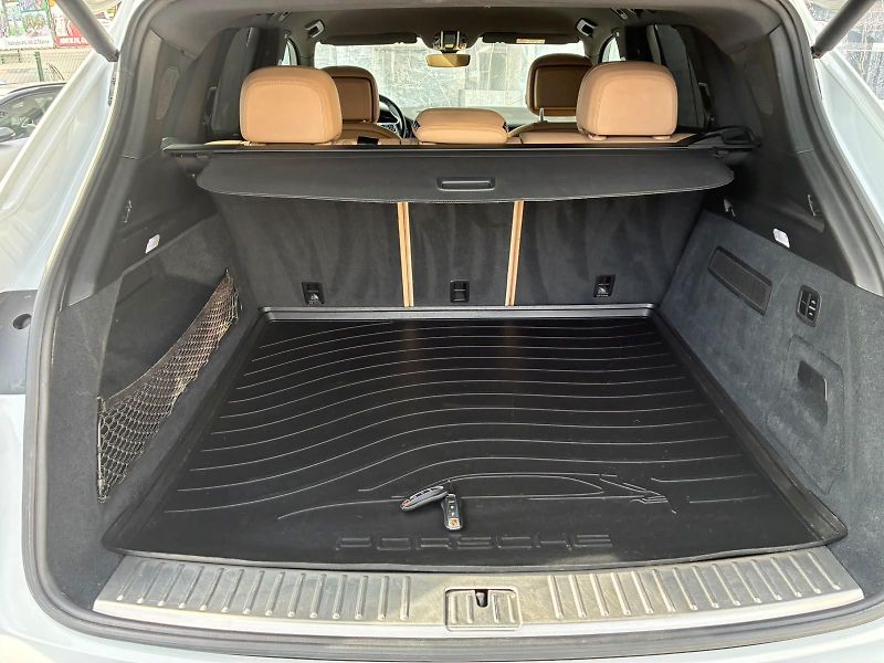 Porsche Cayenne (2019) 3.0, 250KW, 4x4, 360°, KEYLESS - fotka 32 z 38