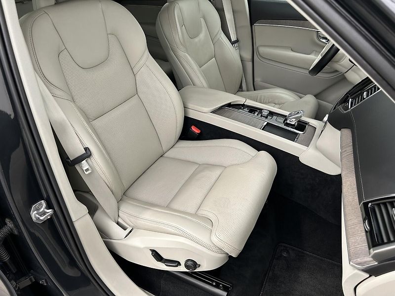 Volvo XC90 2.0 B5 4x4 Inscription - fotka 13 z 36
