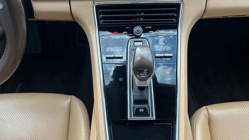 Porsche Panamera 4S Diesel 3956ccm  310kW 422PS - fotka 27 z 30