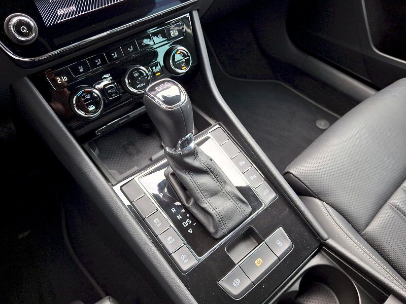 Škoda Superb (2020) L&K DSG 2,0TSi 140kW - fotka 30 z 35
