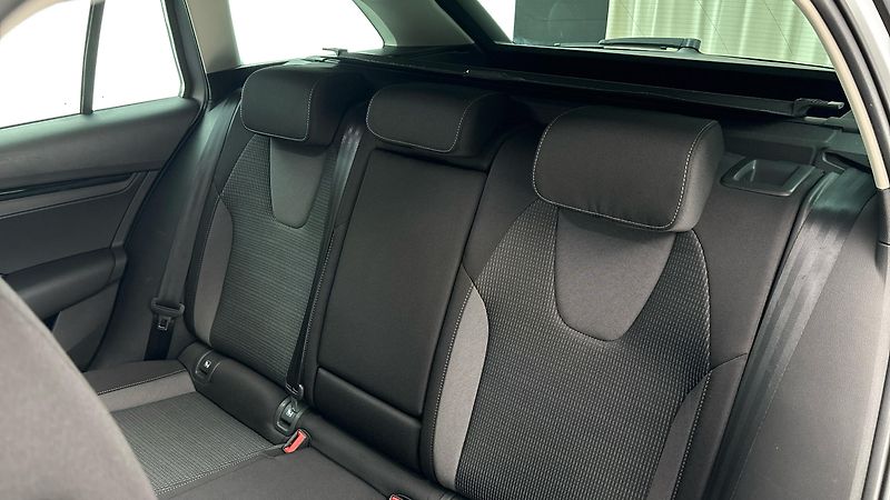 Škoda Octavia 2.0 TDI Ambition Combi - fotka 16 z 26