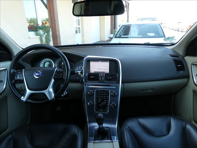 Volvo XC60 2,4 D5 Ocean Race AWD 158kW - fotka 28 z 51