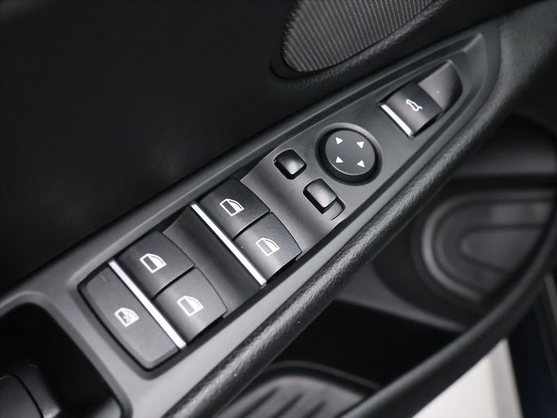 BMW X5 3.0 M50d 280kW xDrive - fotka 16 z 45
