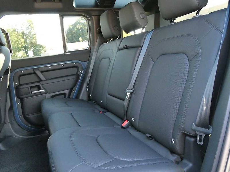 Land Rover Defender (2026) 110 3,0 X-Dynamic SE D250 - fotka 15 z 33