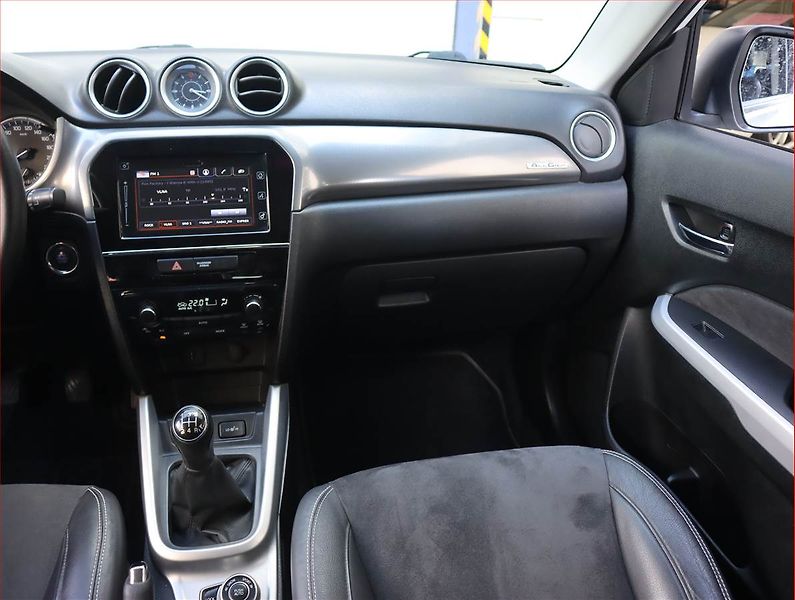 Suzuki Vitara (2016) 1.6 VVT, 4X4, Serv.kniha - fotka 8 z 18