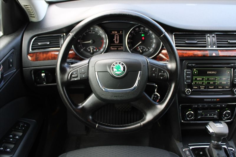 Škoda Superb 2,0 TDI  ČR,AUTOMAT,ELEGANCE - fotka 10 z 29