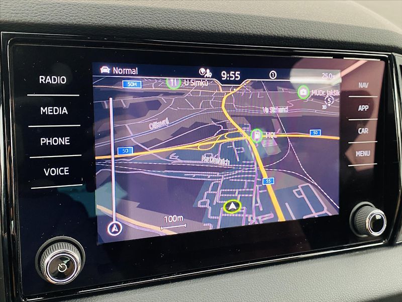 Škoda Karoq 1,5 TSI 110kW DSG SportLine - fotka 14 z 23