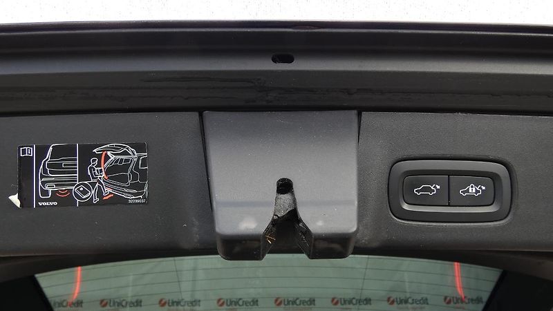 Volvo V90 B4 AWD Diesel Momentum - fotka 21 z 23