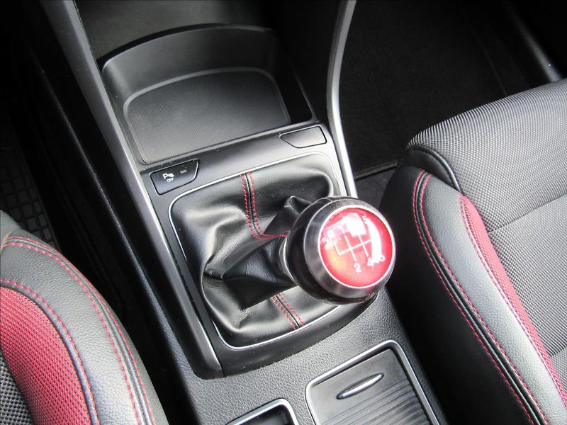 Hyundai i30 1,6 Turbo 137kW - fotka 20 z 35